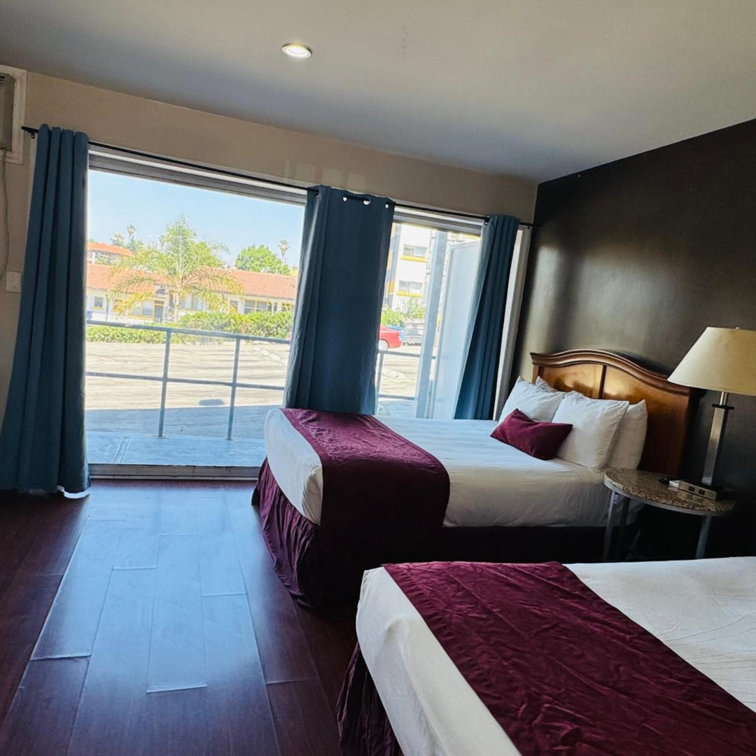Photo - Holiday Lodge