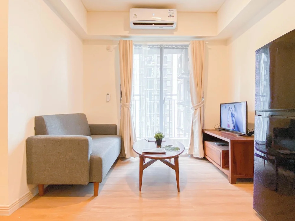 Warm And Cozy 1Br With Makeup Room At Meikarta Apartment