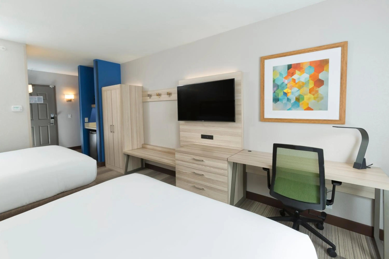 Photo - Comfort Suites Downtown