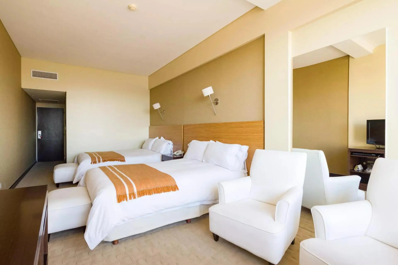 Photo - Rayentray Grand Hotel