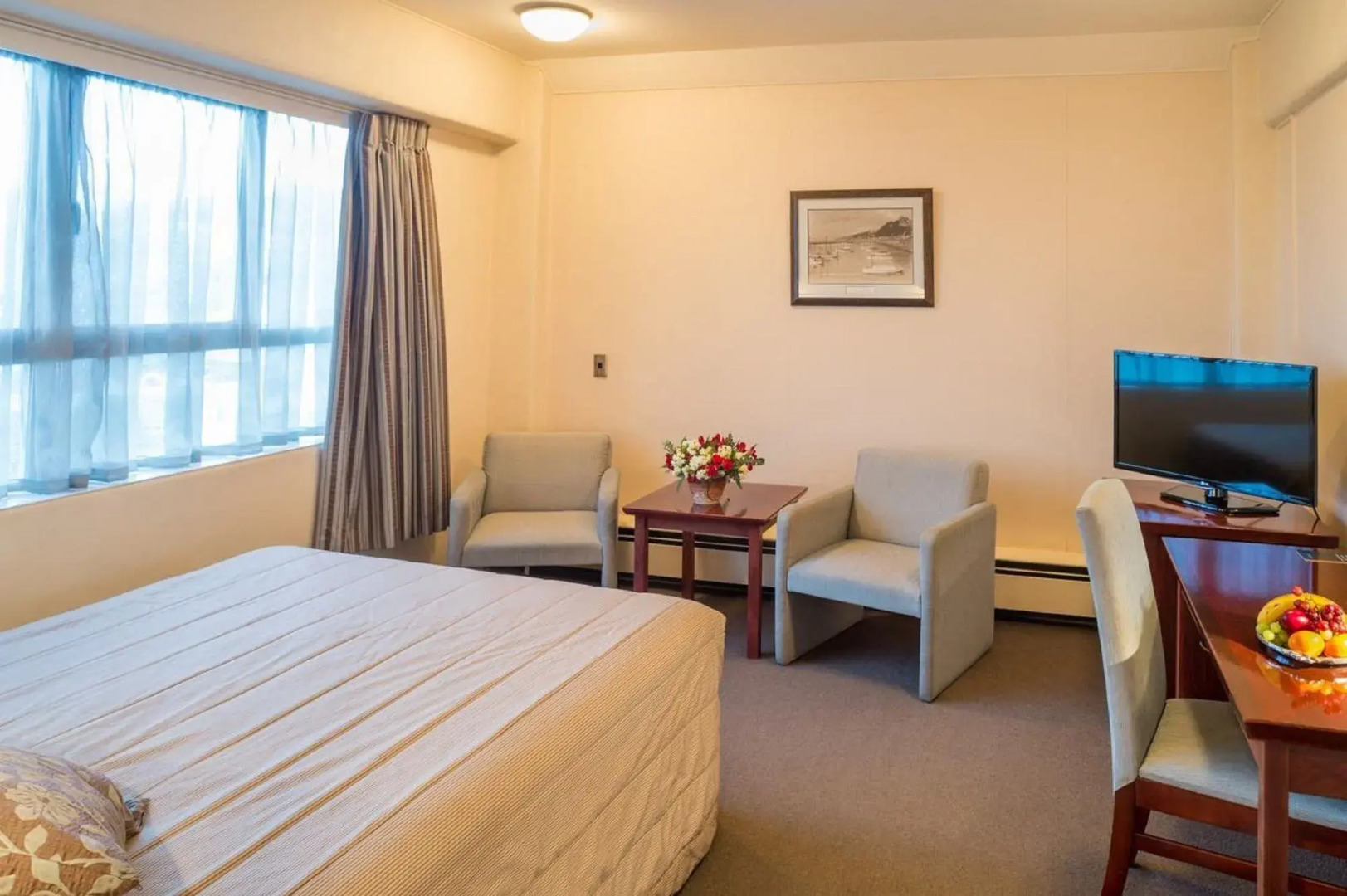 Photo - Bay Plaza Hotel