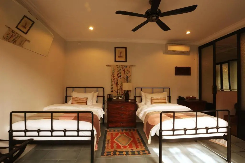 Foto - Brown Feather Batu Belig