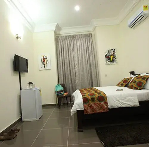 Photo - The Highbridge Guest Lodge