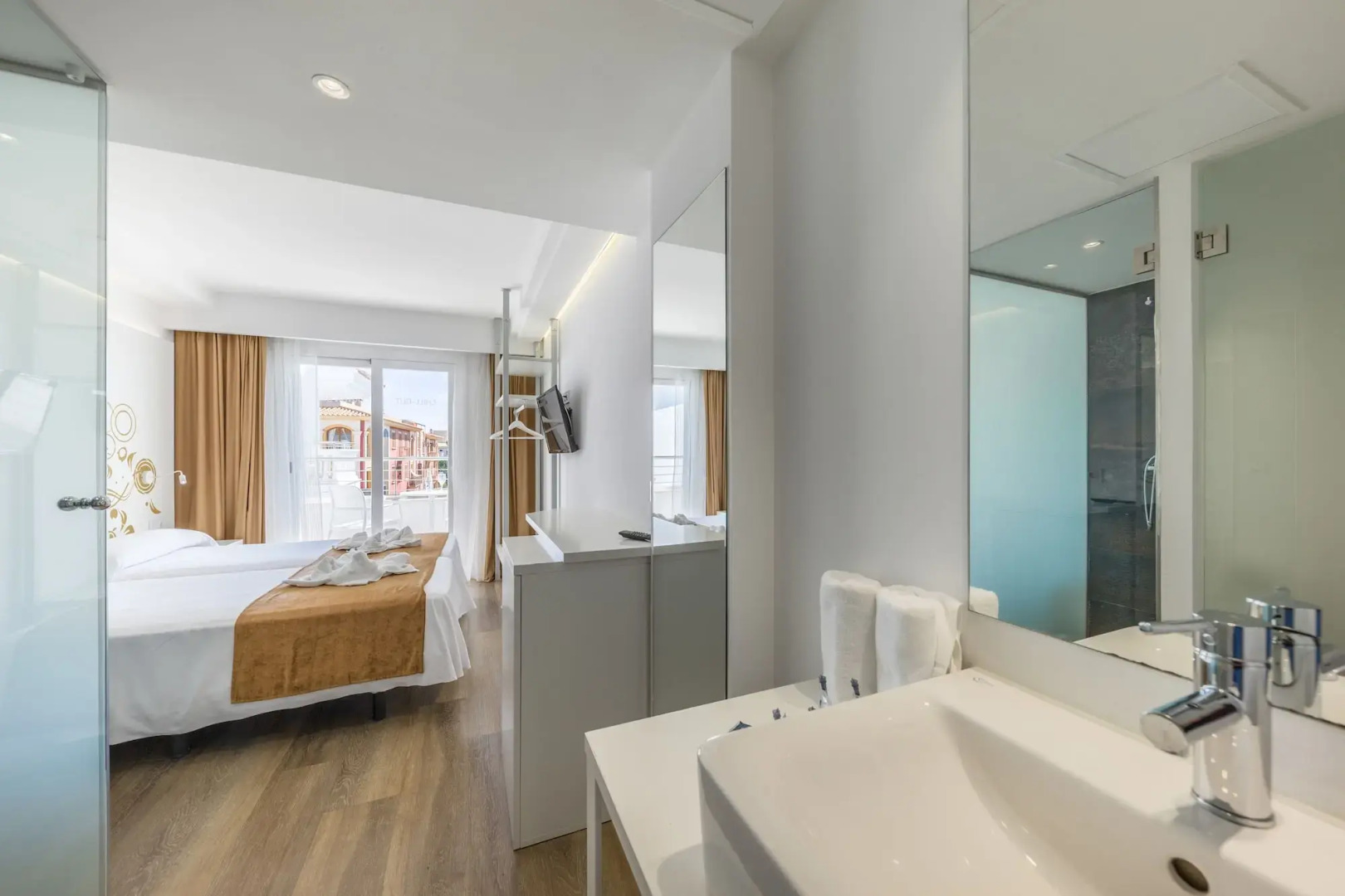 Photo - Welikehotel Triton Beach