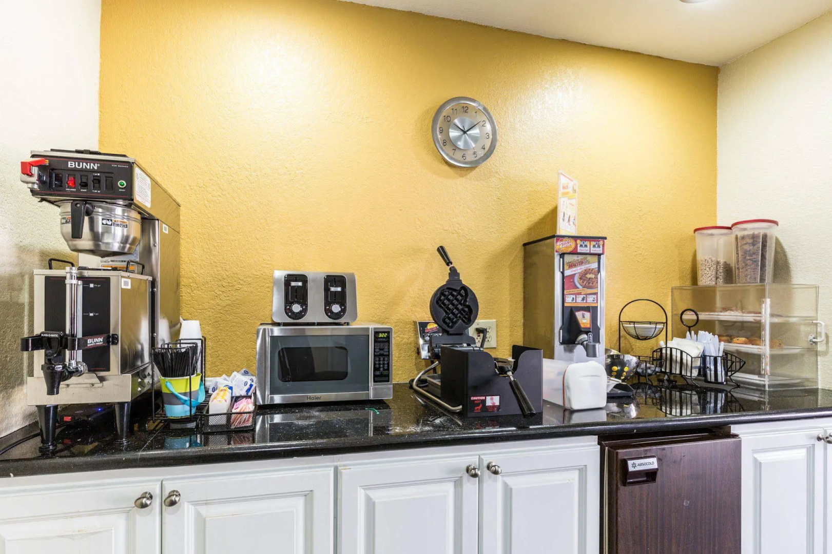 Photo - Rodeway Inn & Suites