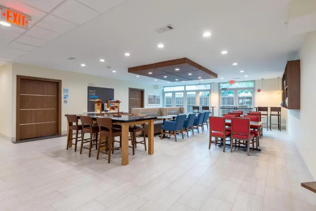 Photo - Holiday Inn Express & Suites Arlington North – Stadium Area by IHG