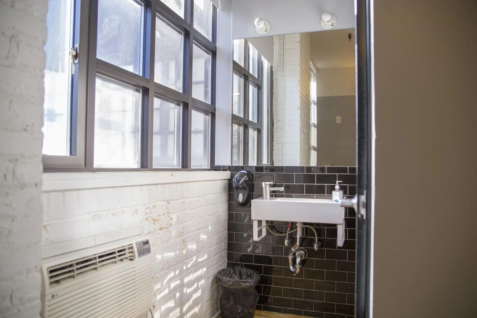 Photo - The Local - Hostel