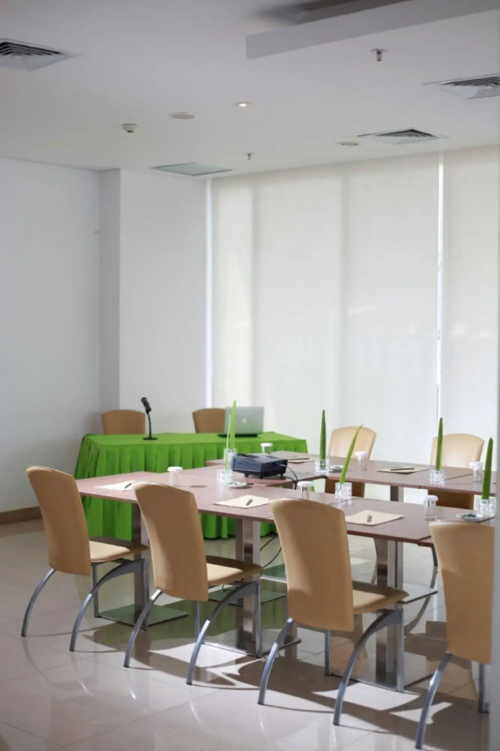 Photo - Whiz Hotel Cikini Jakarta