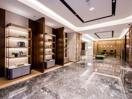 Yitel Collection (Shanghai train station)