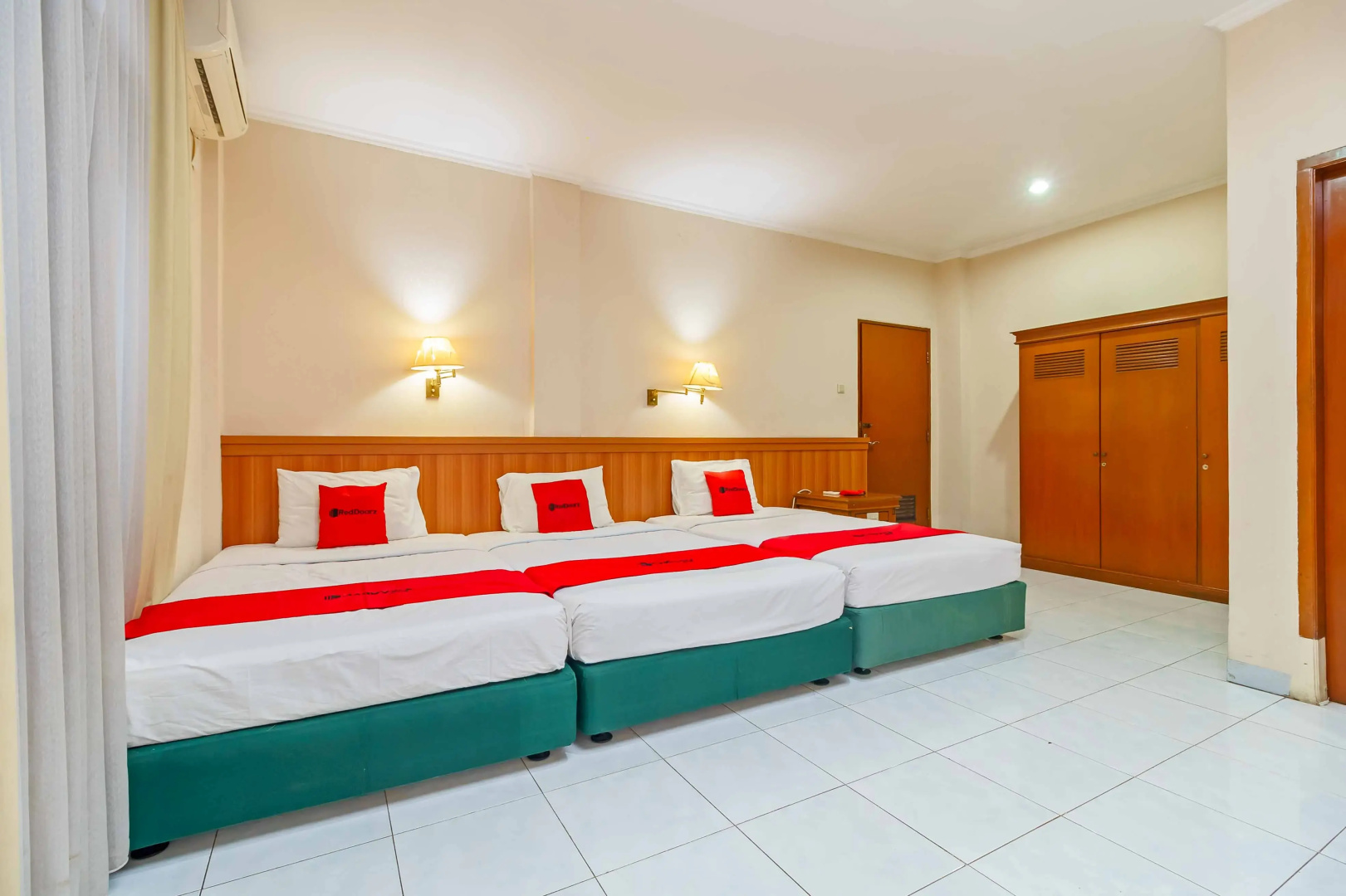 Foto - RedDoorz Plus near Kemang Raya
