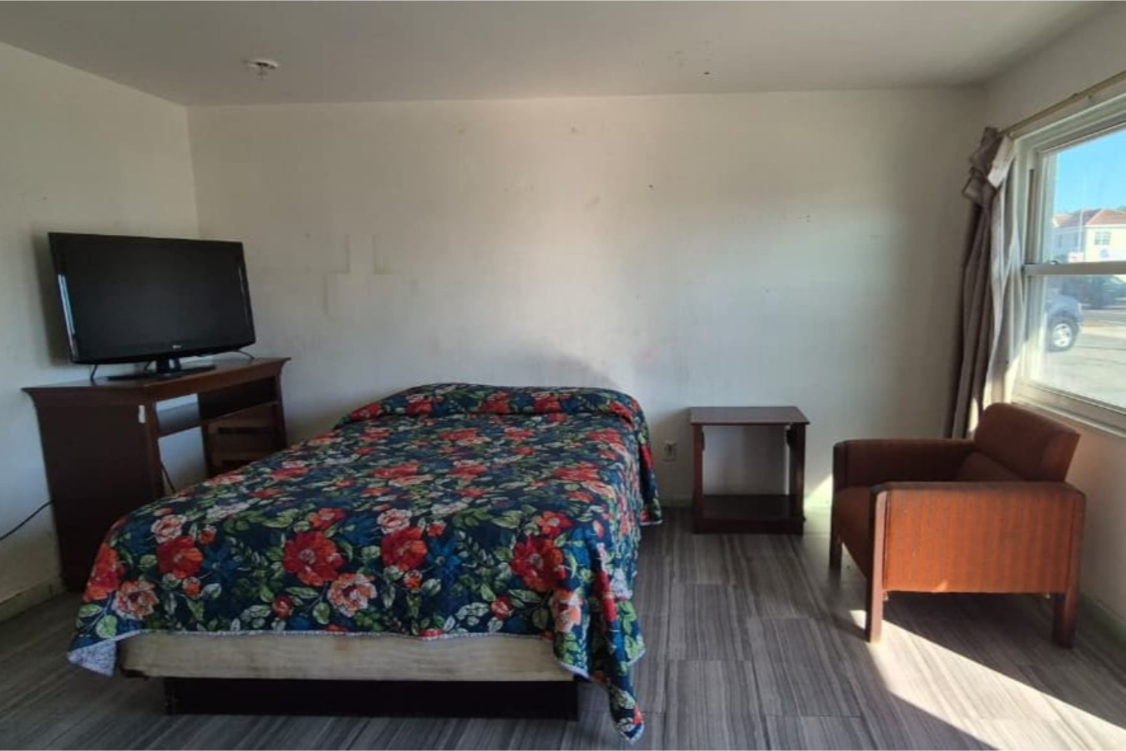 Photo - Base Motel By OYO South Tampa