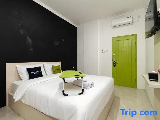 Foto - Urbanview Hotel Bizhome Artha Gading Boulevard by RedDoorz