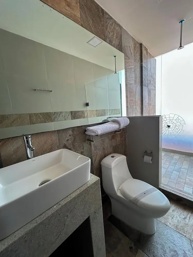 Photo - HVH by Yaxché