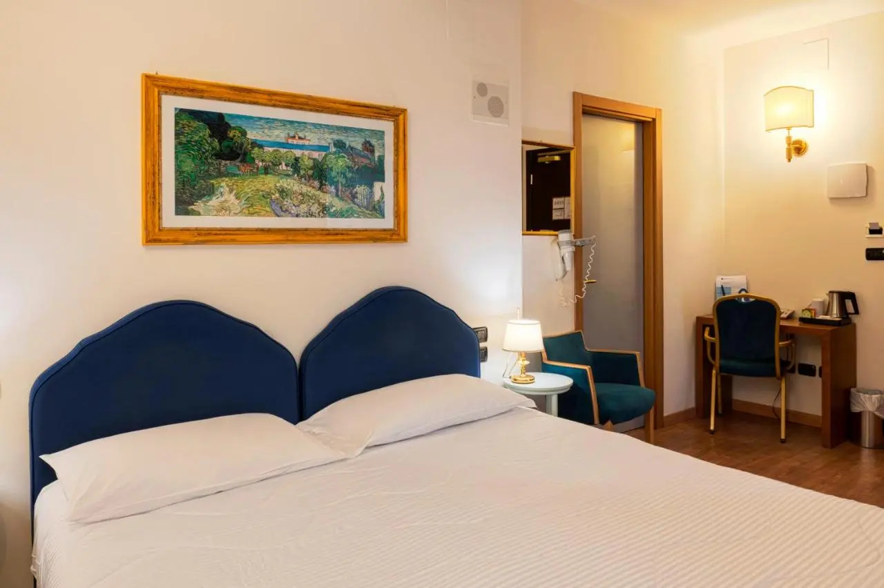 Photo - International Hotel & Suite