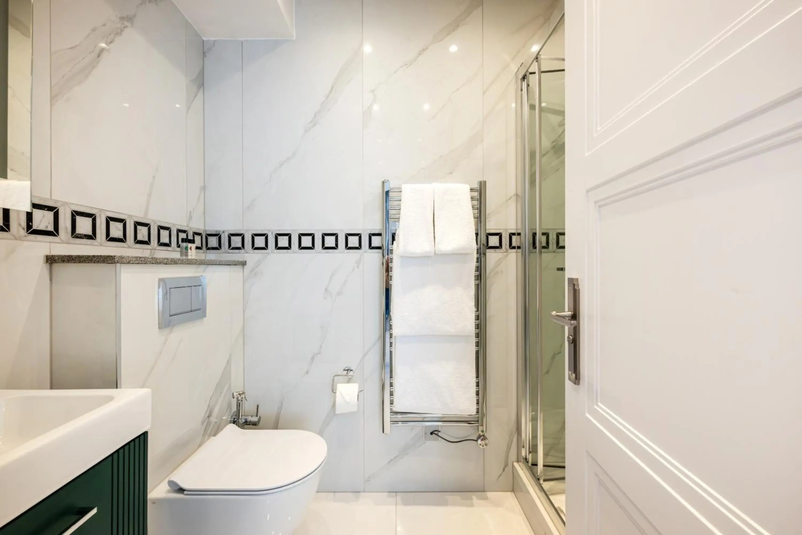 Photo - Fountain House Apartments - Hyde Park, London