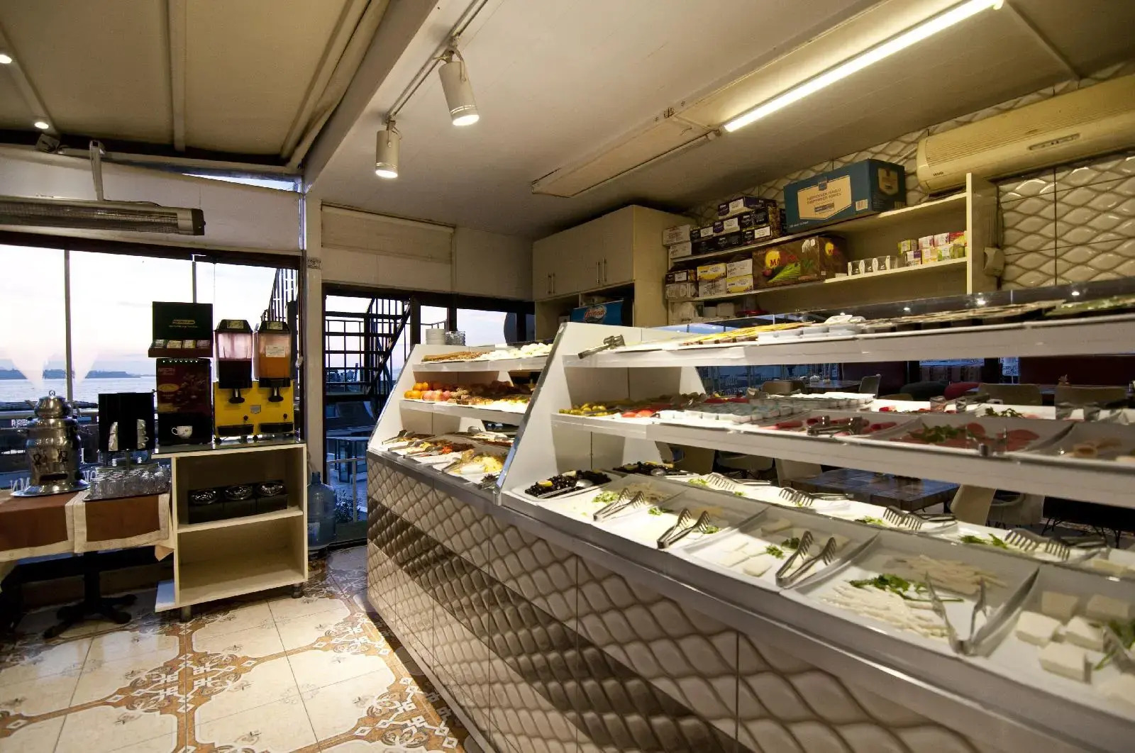 Photo - Hotel Broken Column