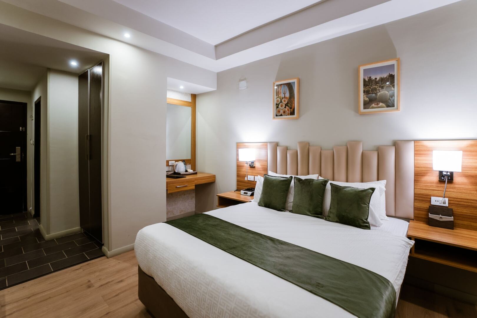 Photo - Monarch Hotel