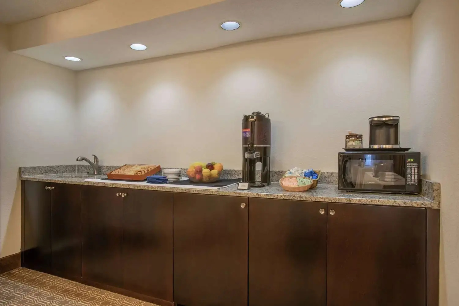 Photo - DoubleTree Suites by Hilton Nashville Airport