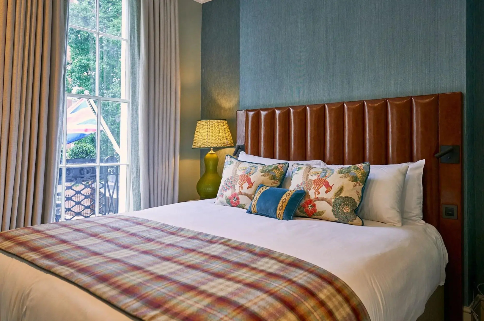 Photo - Tophams Hotel