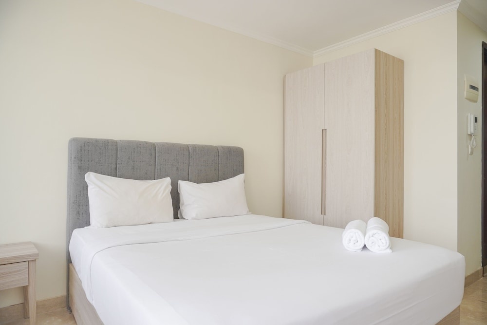 Strategic And Comfy Studio Menteng Park Apartment