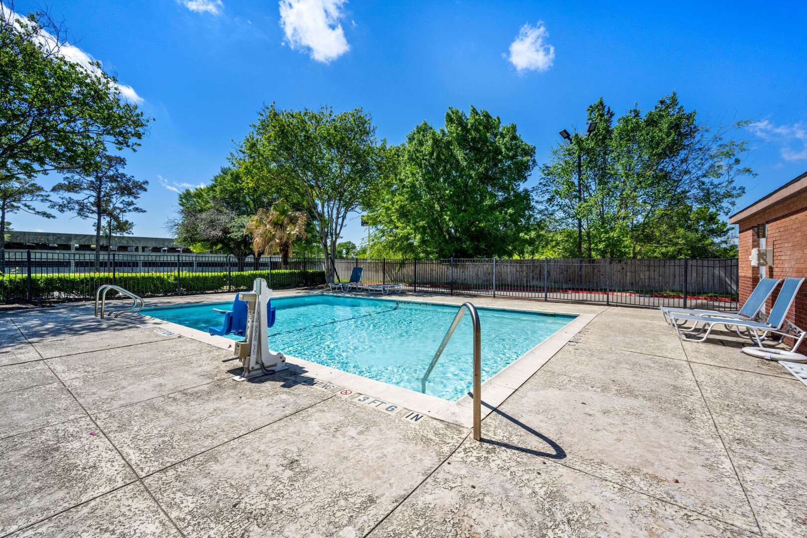 Foto - Suburban Studios Houston North I-45