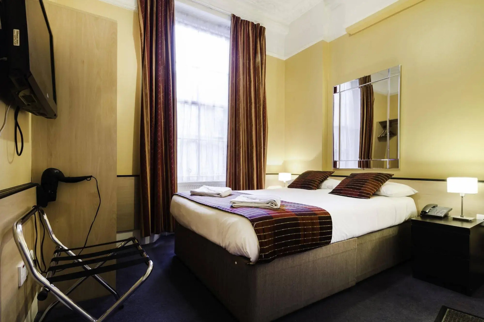 Photo - Tudor Court Hotel