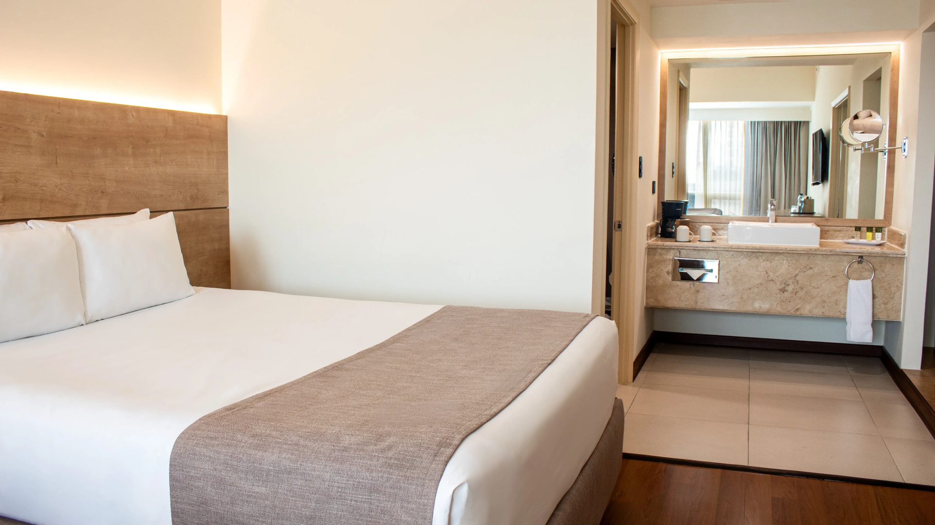 Photo - Clarion Suites Guatemala City