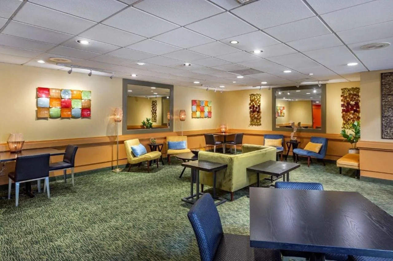 Photo - Best Western The Plaza Hotel Honolulu Airport - Free Breakfast