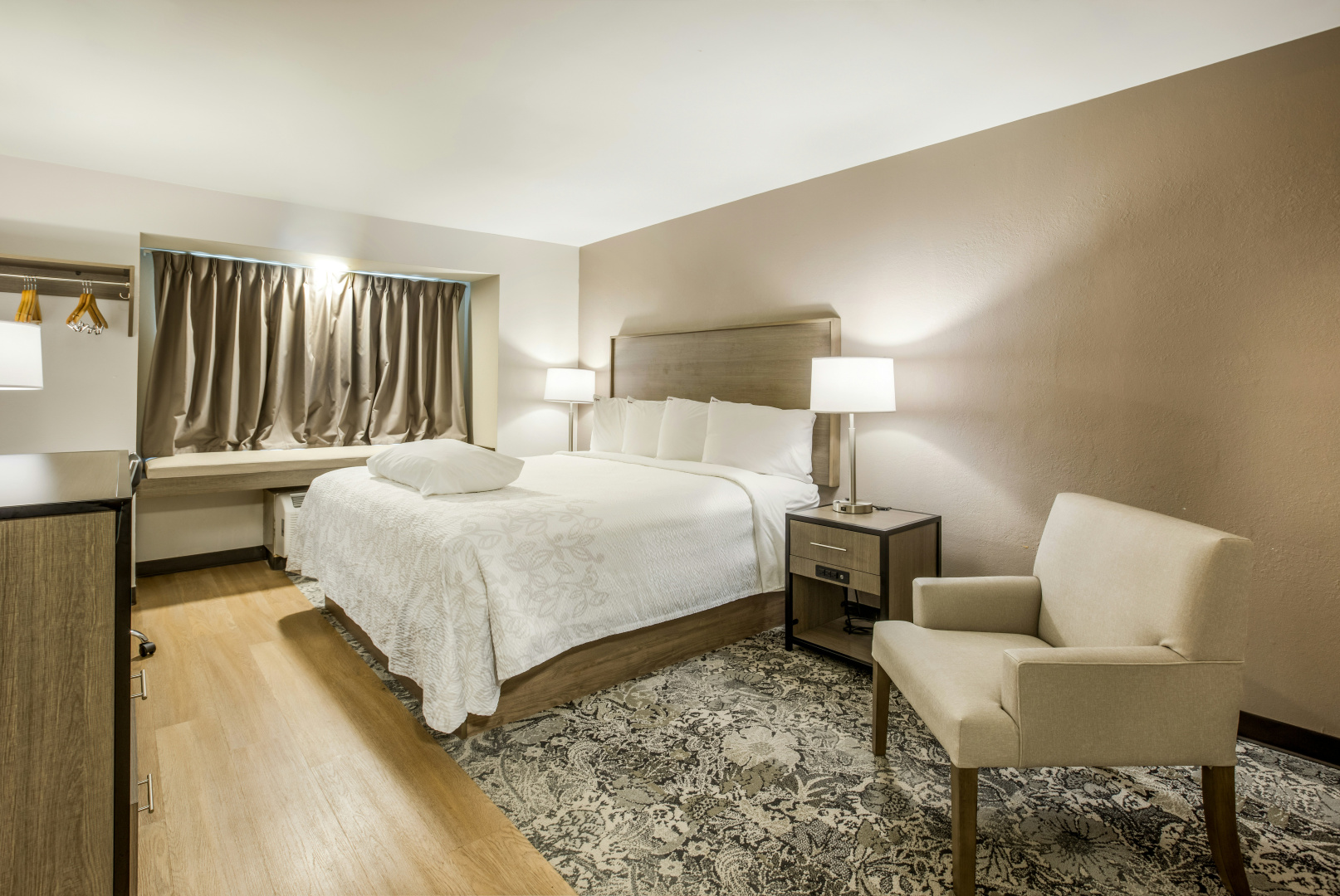 Photo - Red Roof Inn PLUS+ & Suites Savannah - I-95