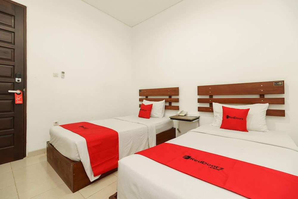 RedDoorz near Jembatan Siti Nurbaya Padang