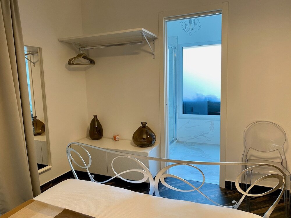 Photo - Gatto Bianco Le Mura