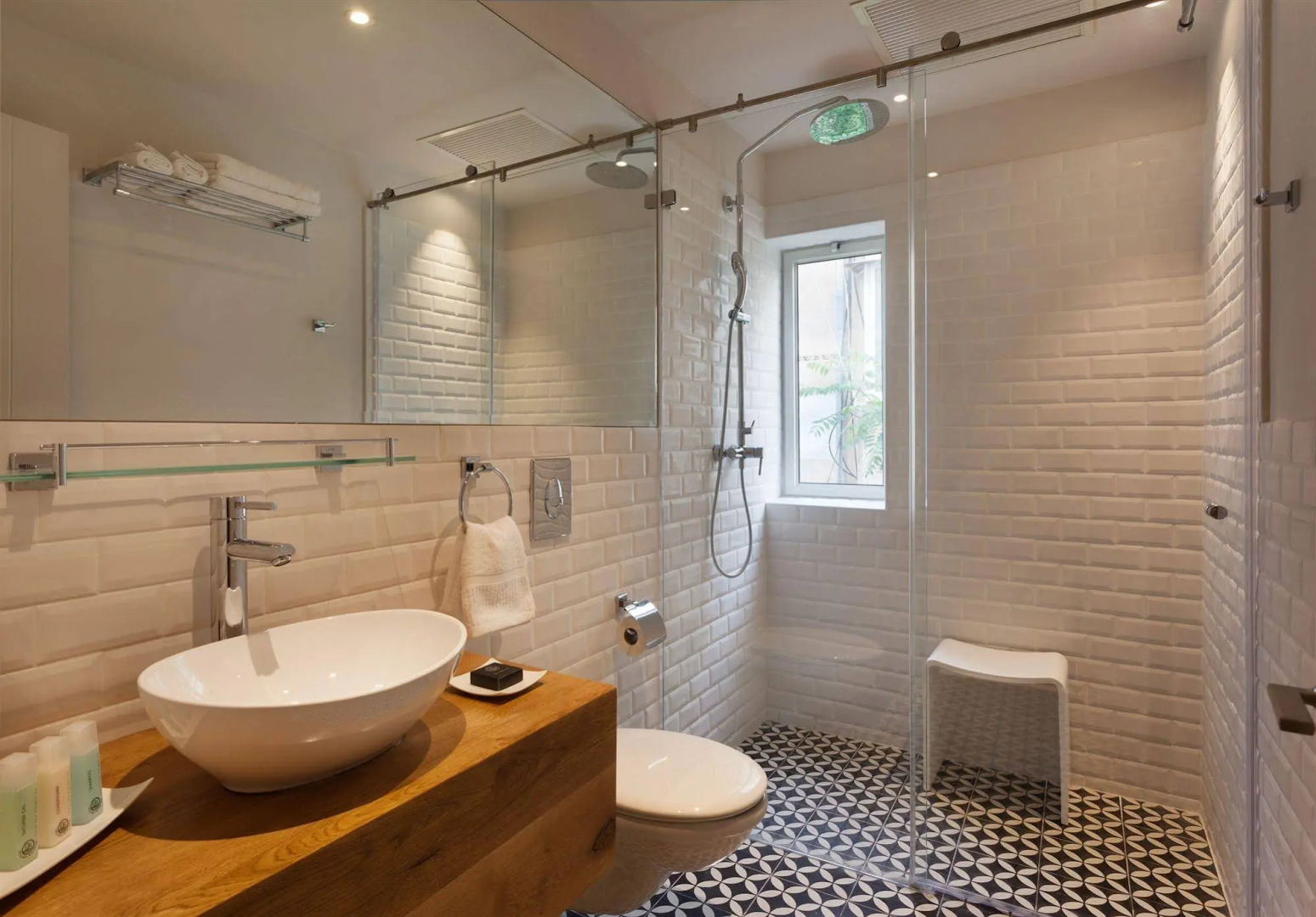 Photo - Jacob Shenkin Hotel