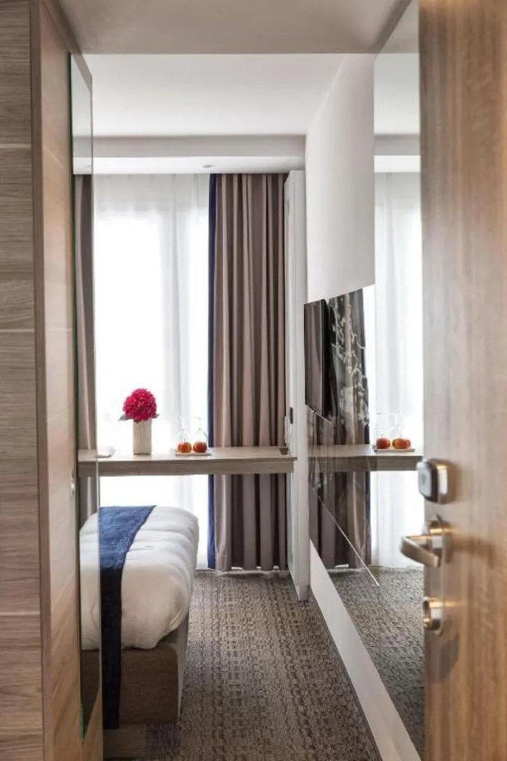 Photo - The Alex Hotel