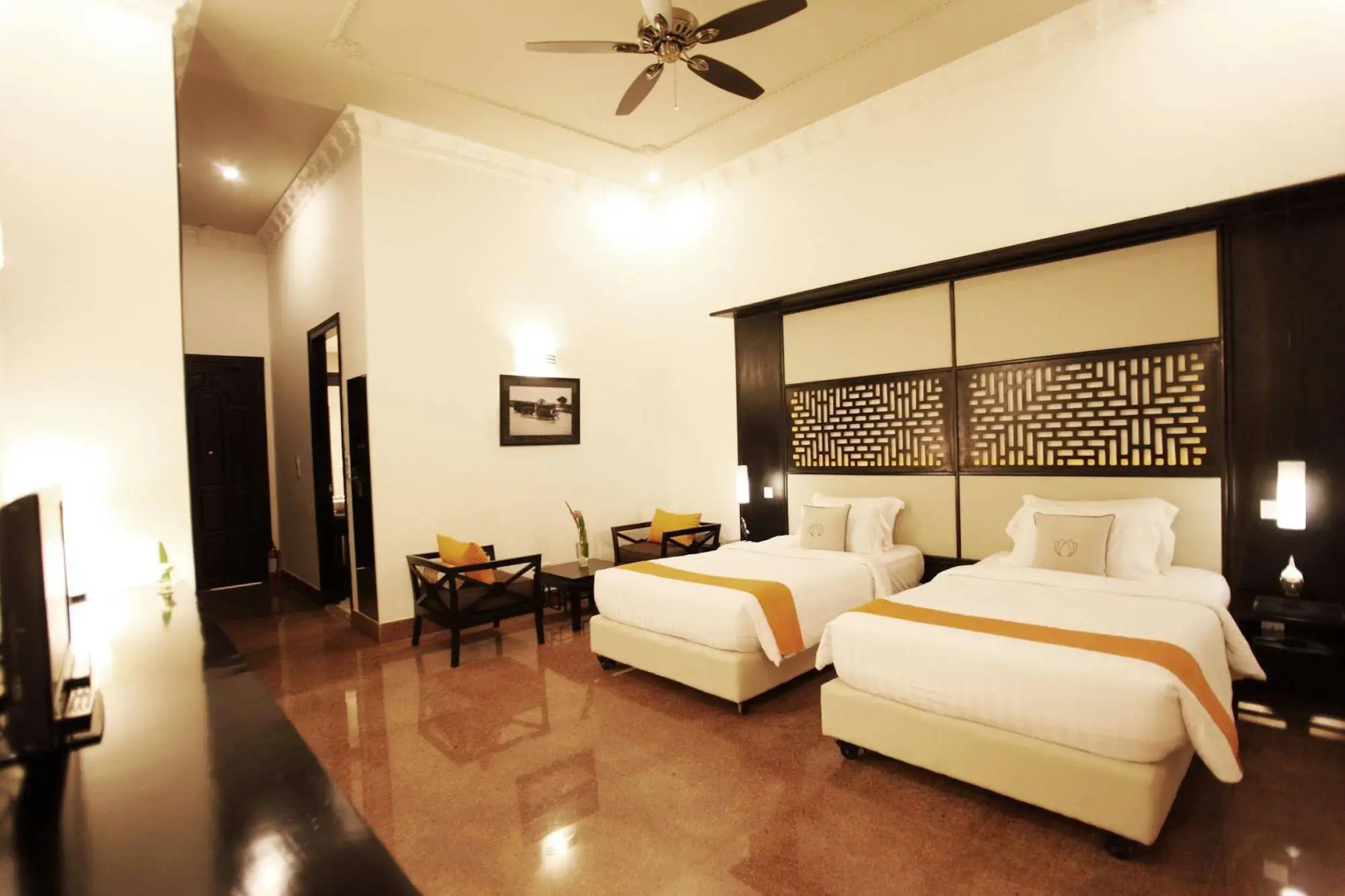 Foto - White Mansion 白色公馆