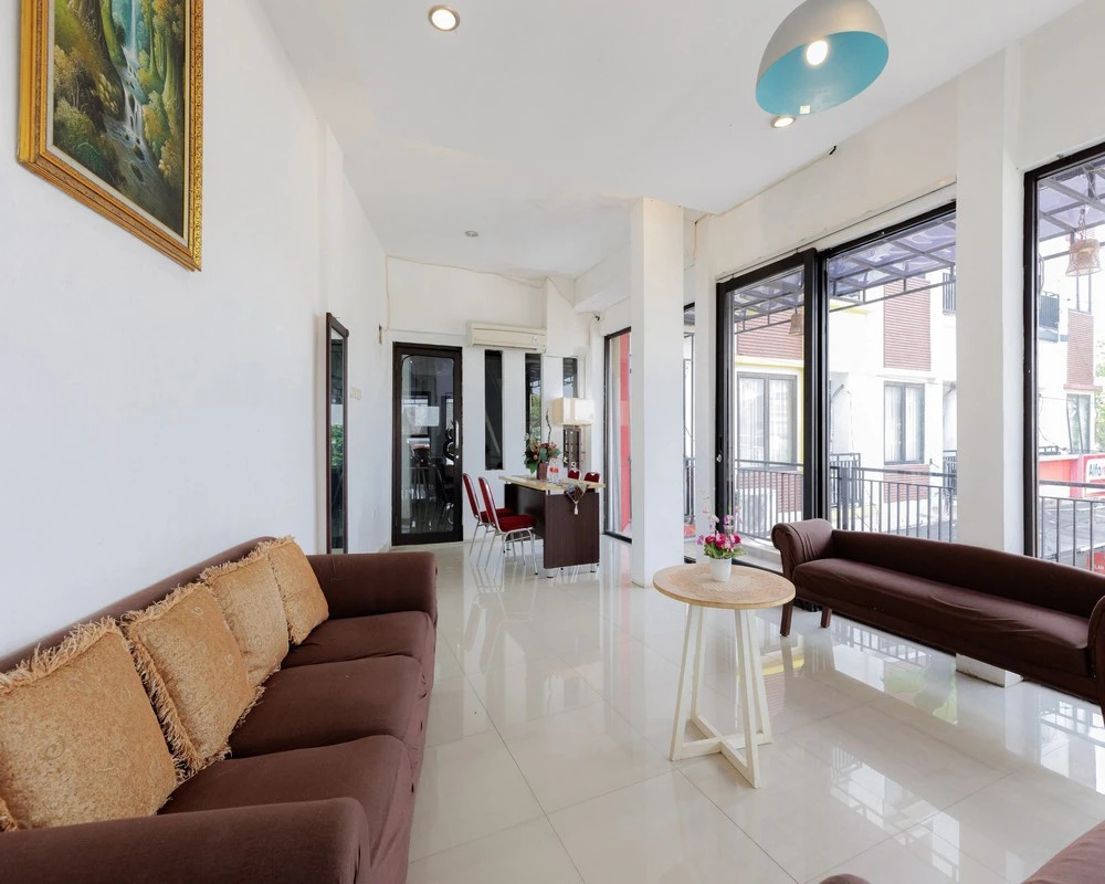 Urbanview SRB Near Mall Ciputra Cibubur