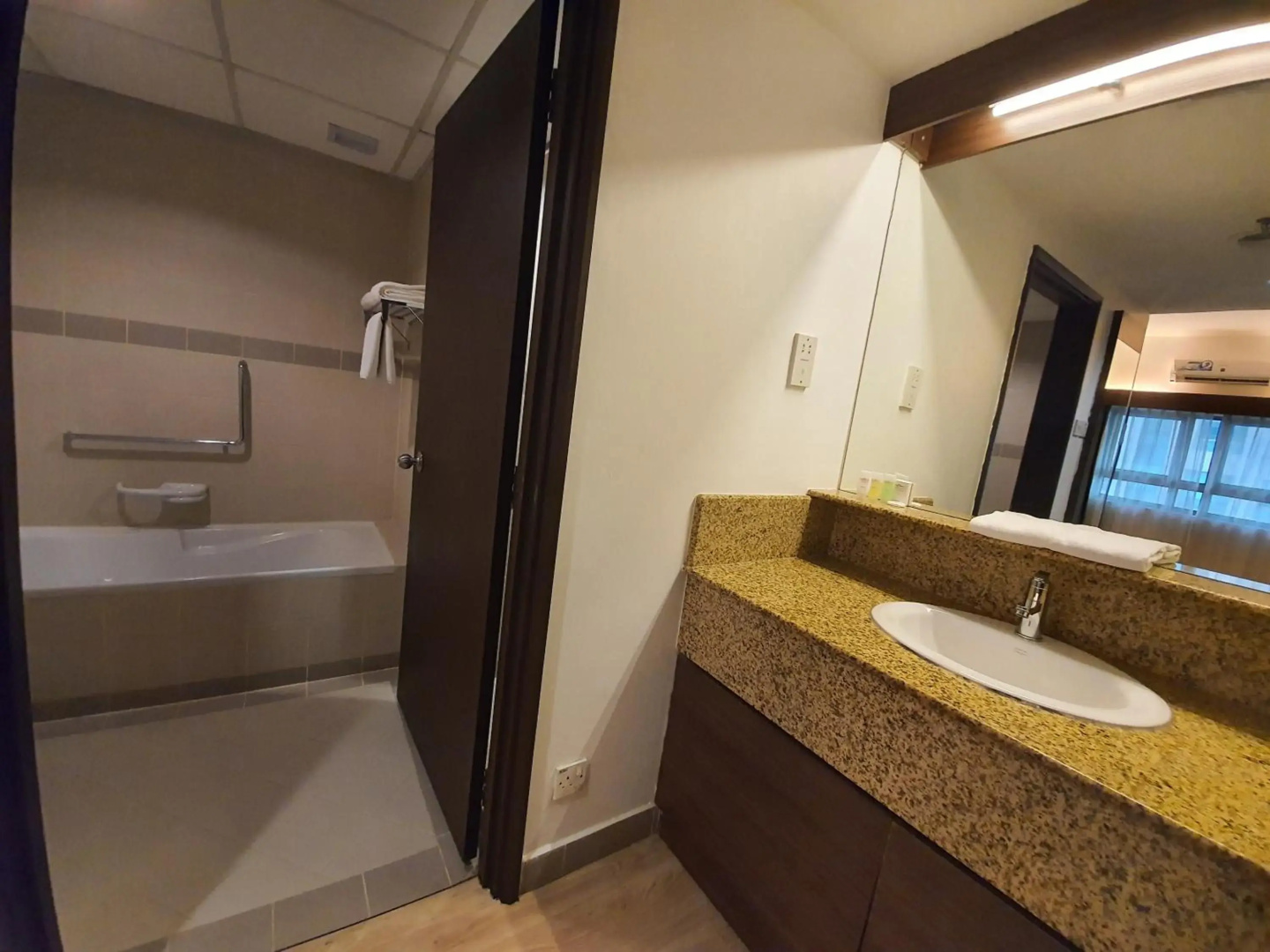 Photo - Crown Regency Serviced Suites