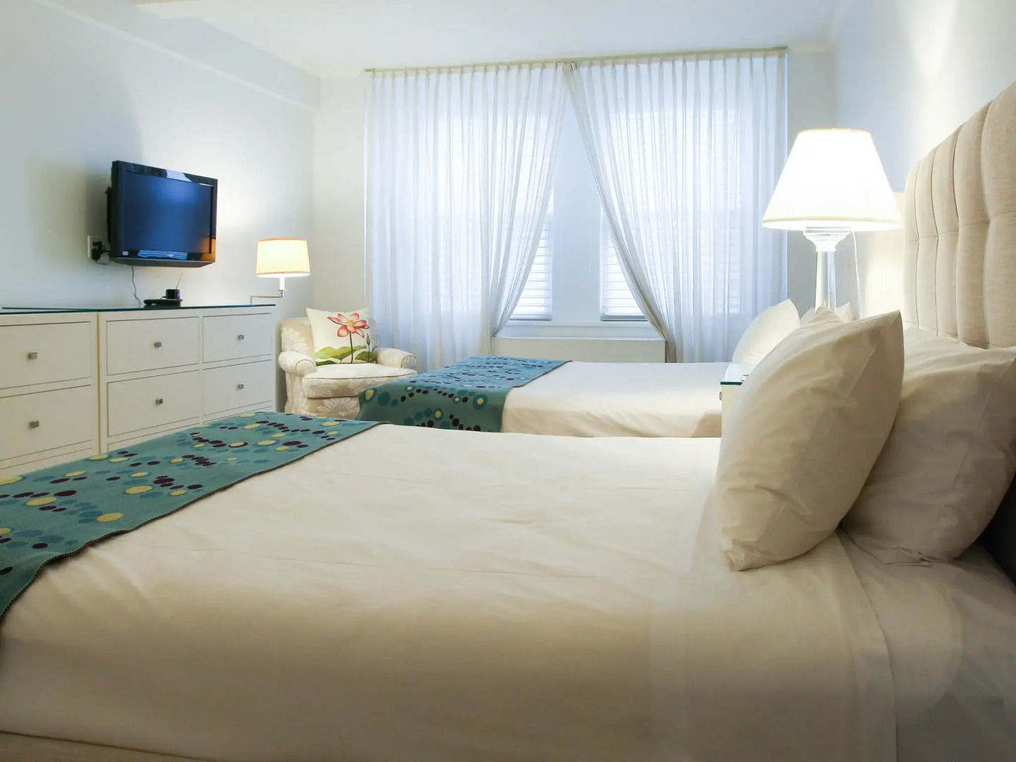 Photo - Lombardy Hotel