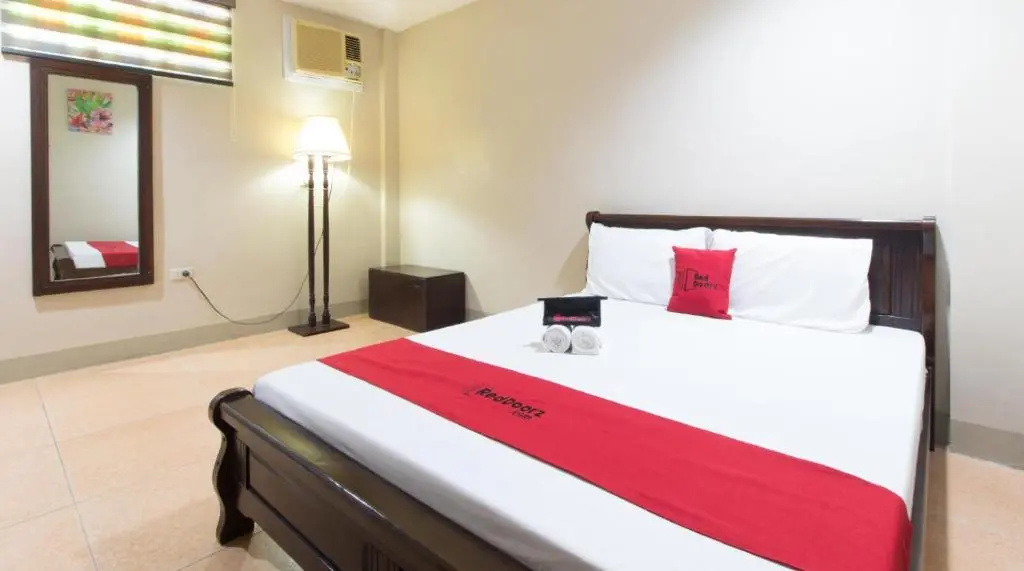 RedDoorz @ Teofila Lodge