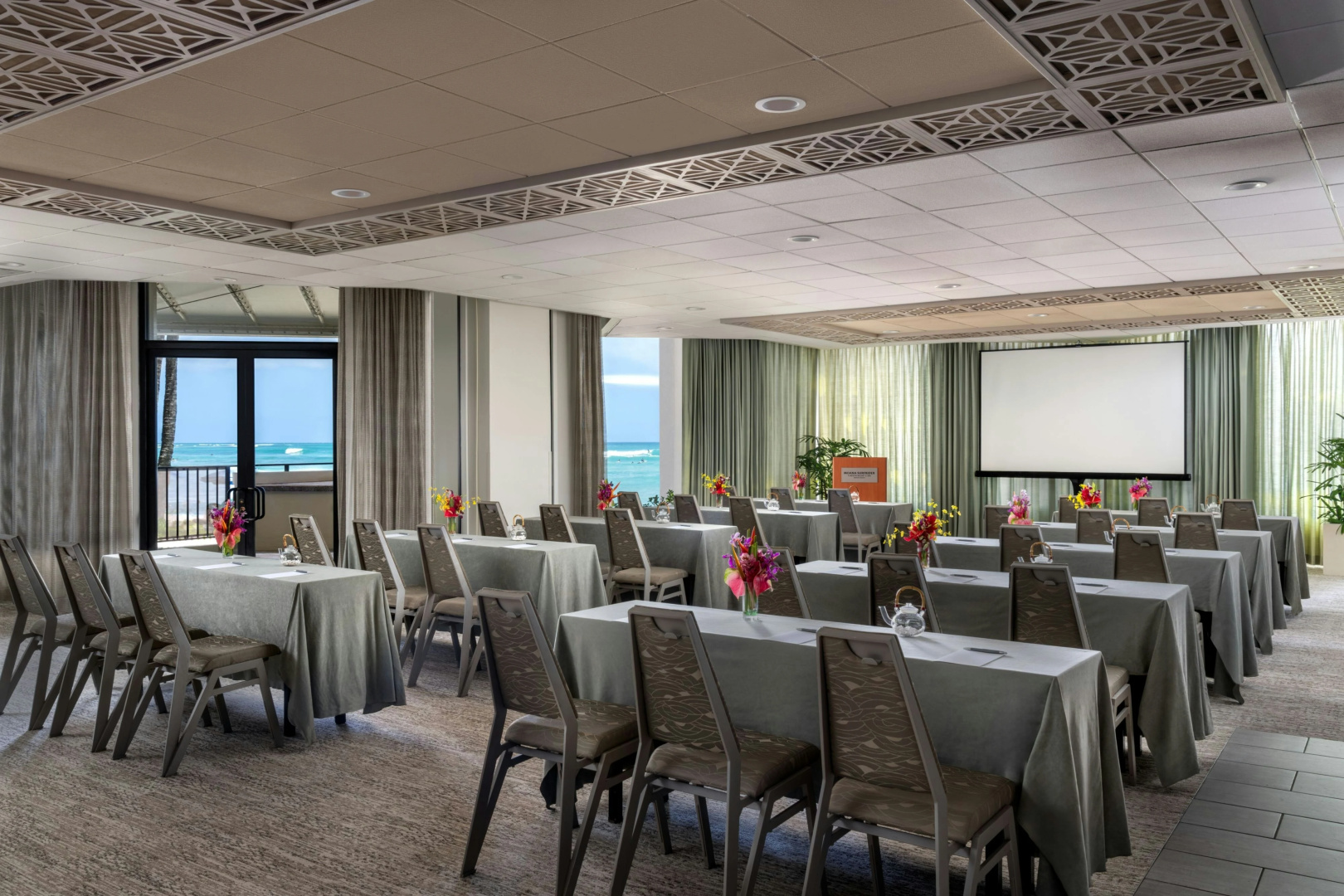 Photo - Moana Surfrider, A Westin Resort & Spa, Waikiki Beach