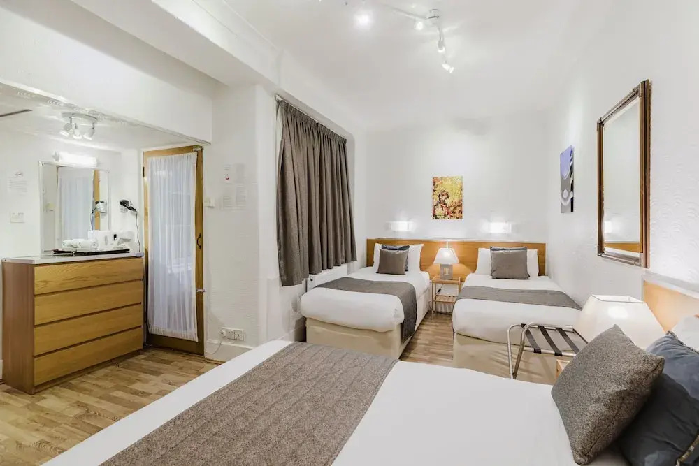 Photo - Falcon Hotel