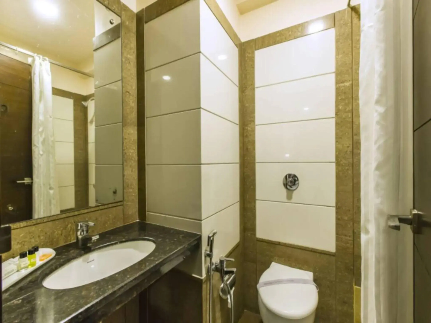 Photo - Jaipur Hotel Golden Manor By BrandMyHotel-City Center Bani Park Jaipur