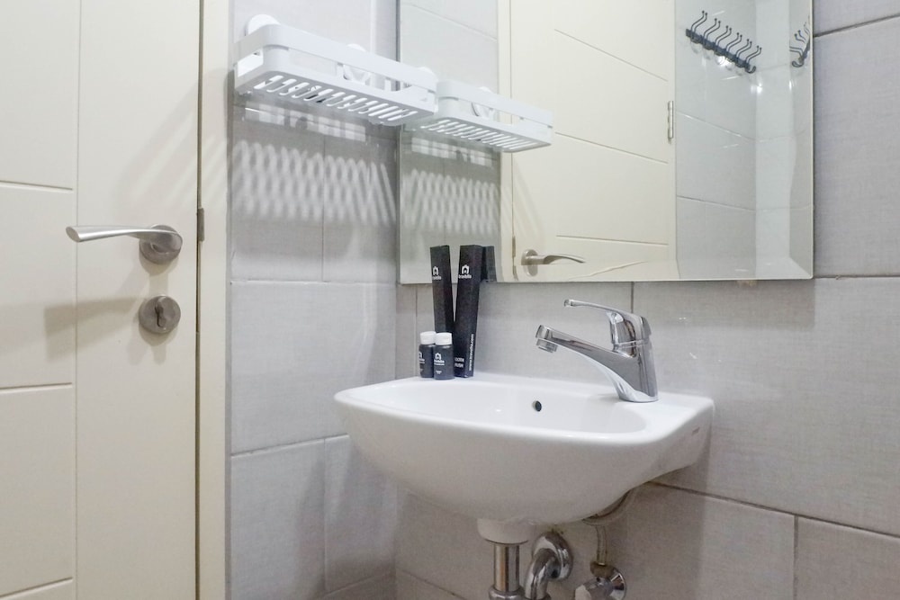 Delightful Luxurious Studio Apartment Connected to Pakuwon Mall at Supermall Mansion