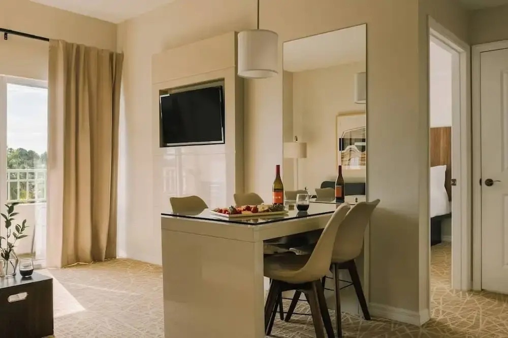 Foto - The Point Hotel & Suites