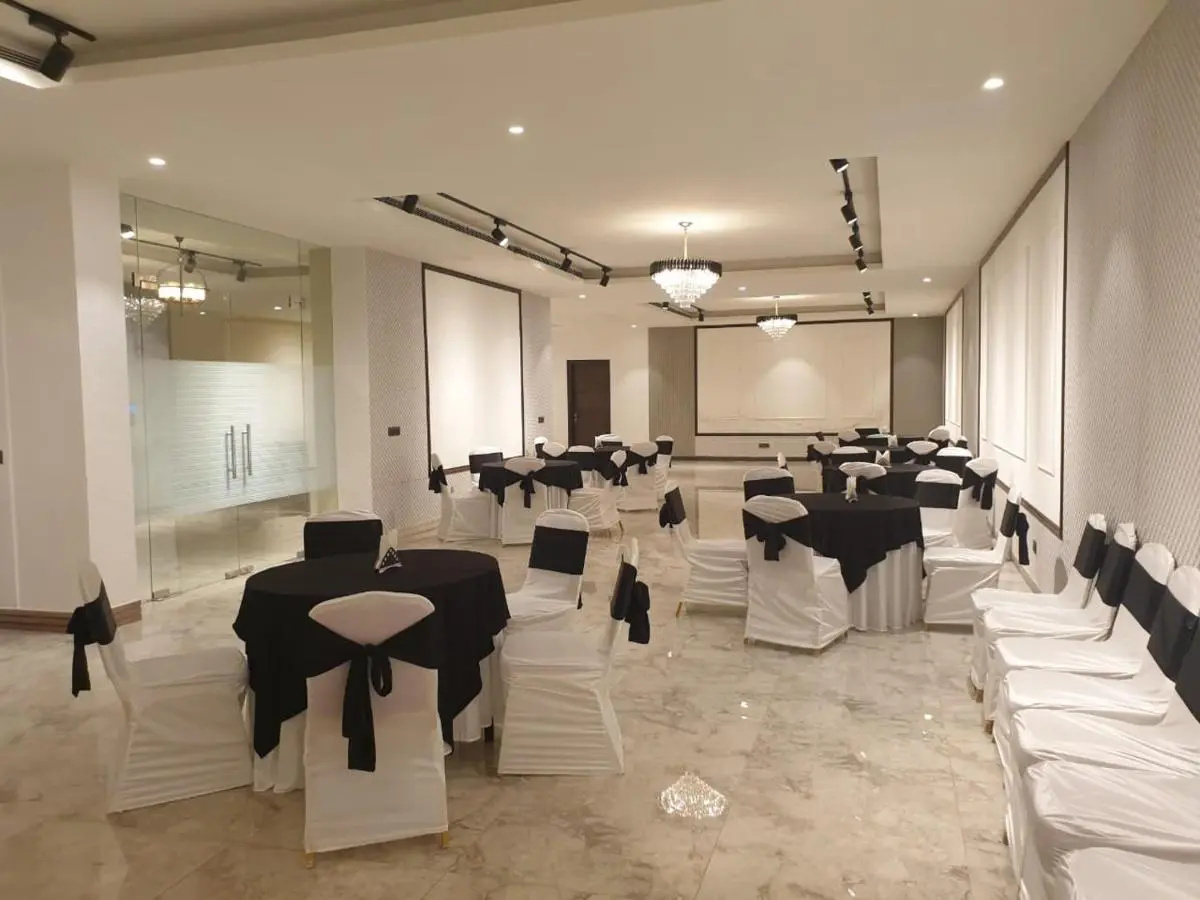 Foto - Saltstayz Premier – Cyber Hub