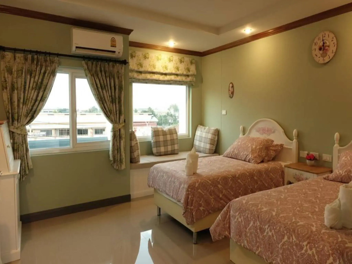 Photo - The Lilly Hotel