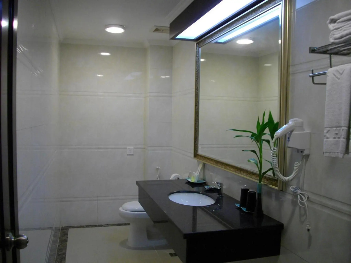 Photo - Lux Riverside Hotel & Apartment