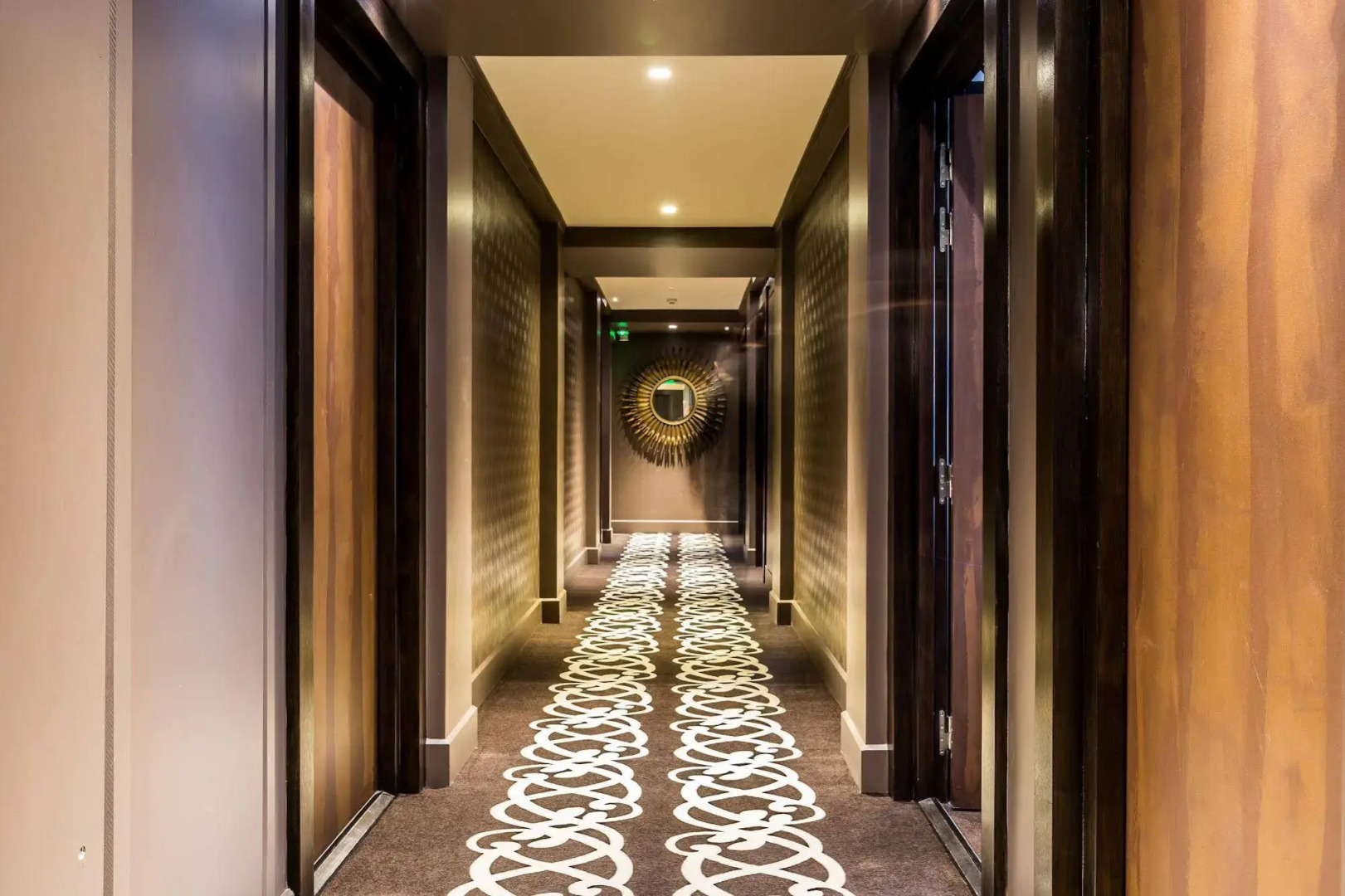 Photo - The One Alma Paris