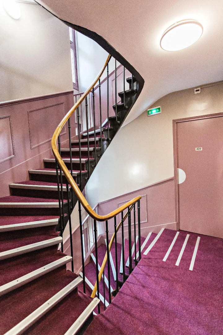 Photo - Modern Hotel