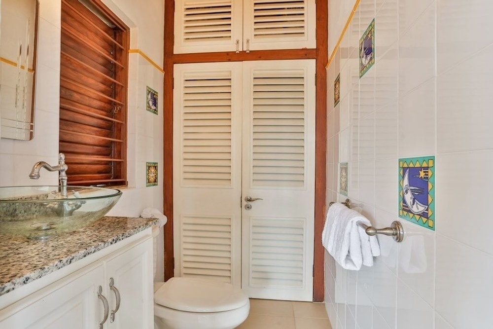 Hilltop 1-bed Villa With Great Views Out To Sea - Villa Cadasse 1 Bedroom Villa by RedAwning