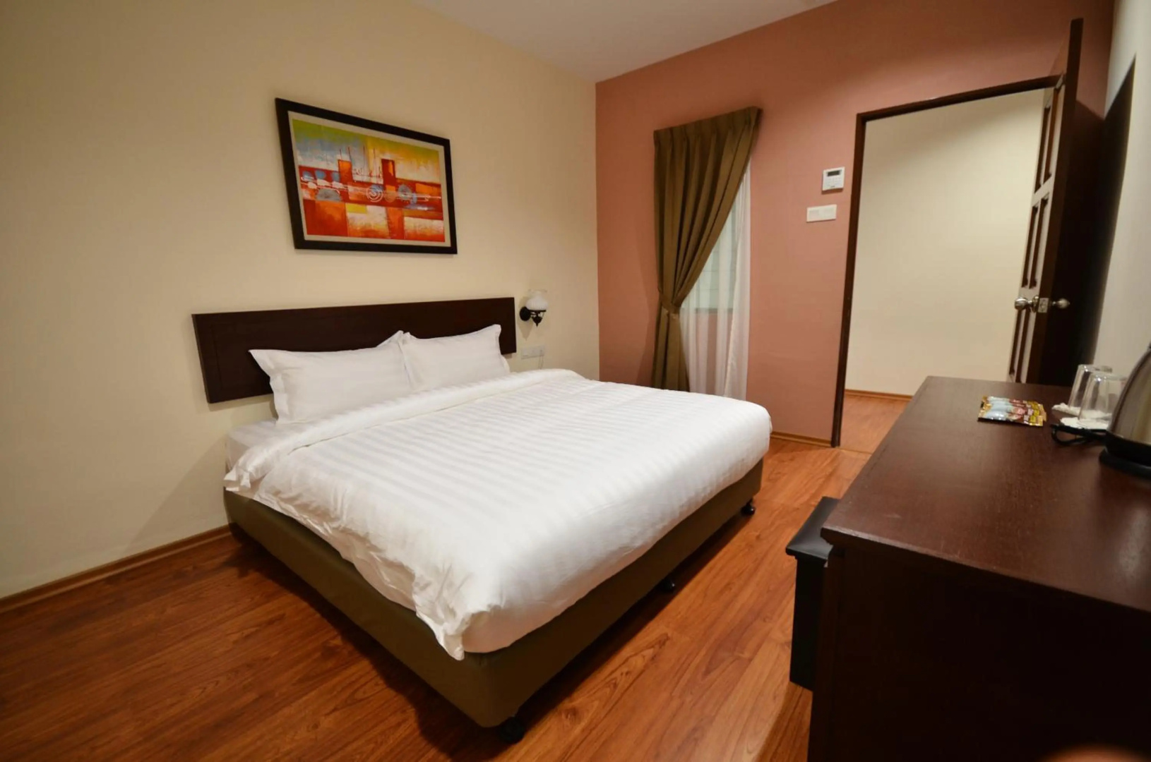 906 Riverside Hotel